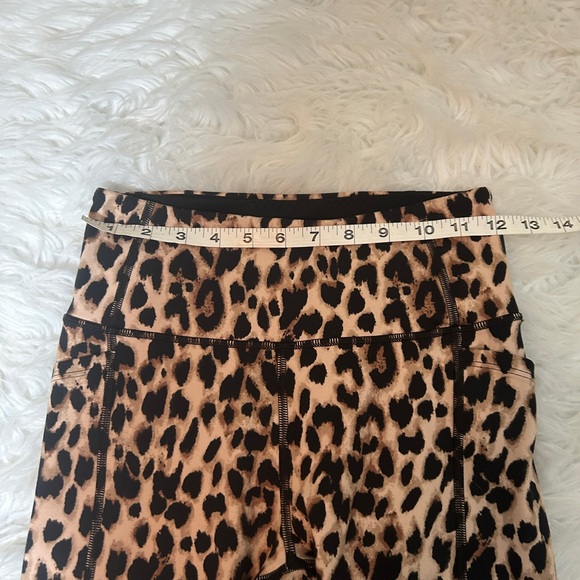 Victoria Secret Leopard Print Leggings Polyester Stretch Women's Size 4 Active - Picture 9 of 11